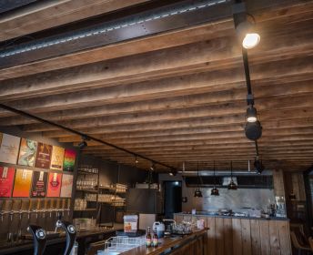 Renovatie oude jachtwerf naar restaurant/café